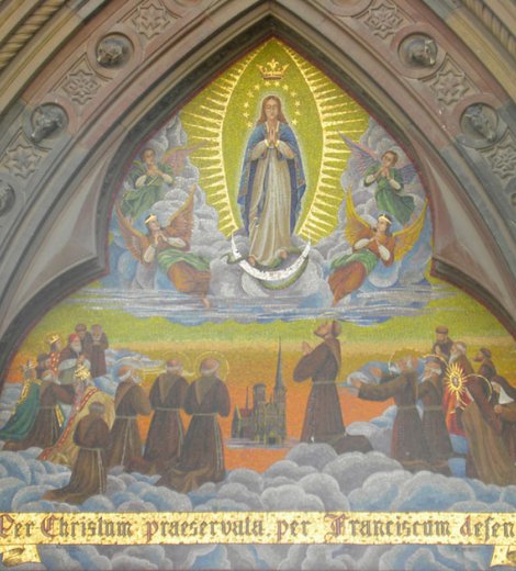 Cristo preservado, por Francisco defendido – Vitral frontispicio Iglesia Capuchinos de Córdoba